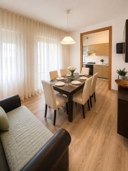 Casa Michela - Big 3 bedroom apartment by AGENZIA COCAL