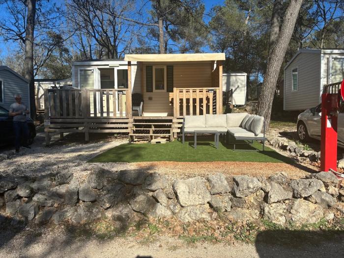 Mobile home avec terrasse salon jardin BBQ
