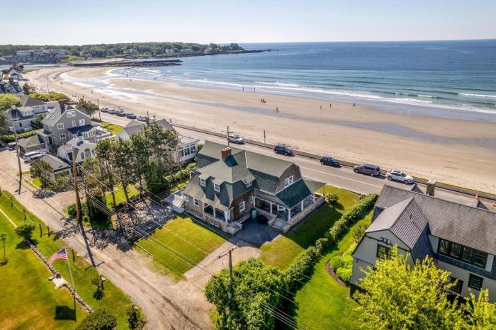 Oceanfront Retreat on Goochs Beach 7 Bedrooms