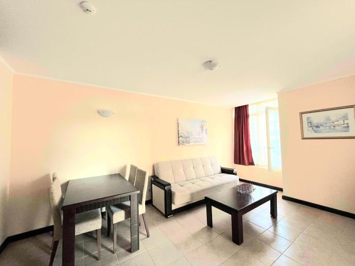 Красавиците тъмнокоси