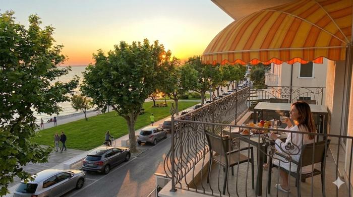 Beachfront Penthouse with Panoramic Sea View & Terrace Costa Azzurra Grado