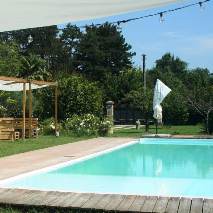 Giardino con piscina per feste ed eventi