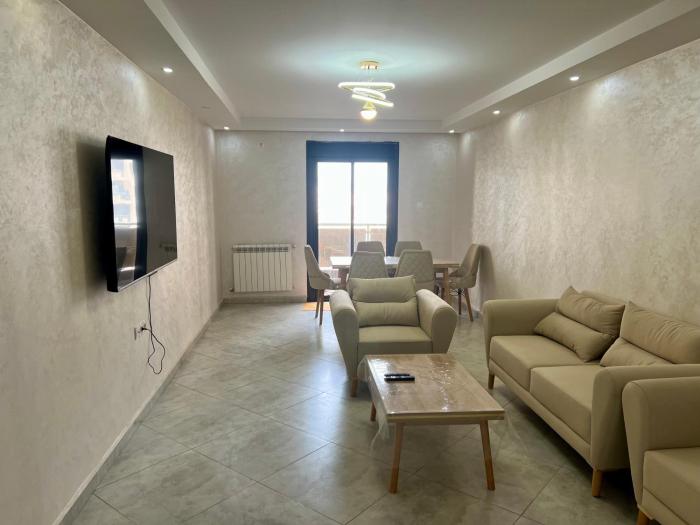 Beautiful, Sunny Apartment with a Great View!