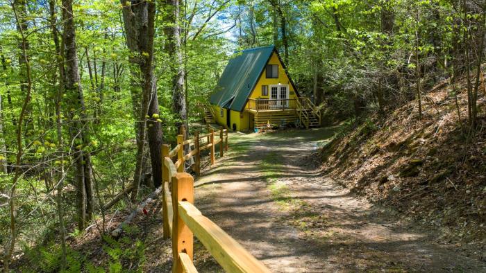 Whimsical A-Frame Secluded Feel, Close to Town