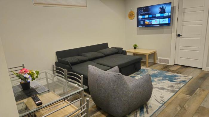 2-bedroom private entrance suite with full kitchen