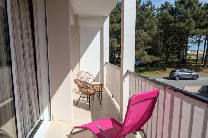 42m overlooking the pine forest and near the sea