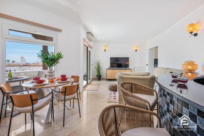 Puerto Cabopino Retreat - Sunny Terraces & Pool