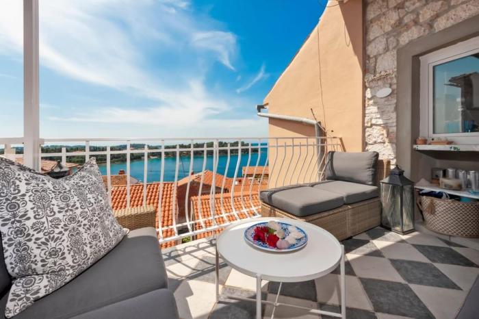 3 bedrooms 3 bathrooms with sea view and terrace