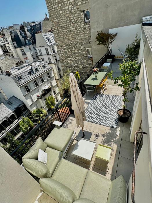 Rare ! 4BR Penthouse with terraces, up to 7p, near Champs-Elysées