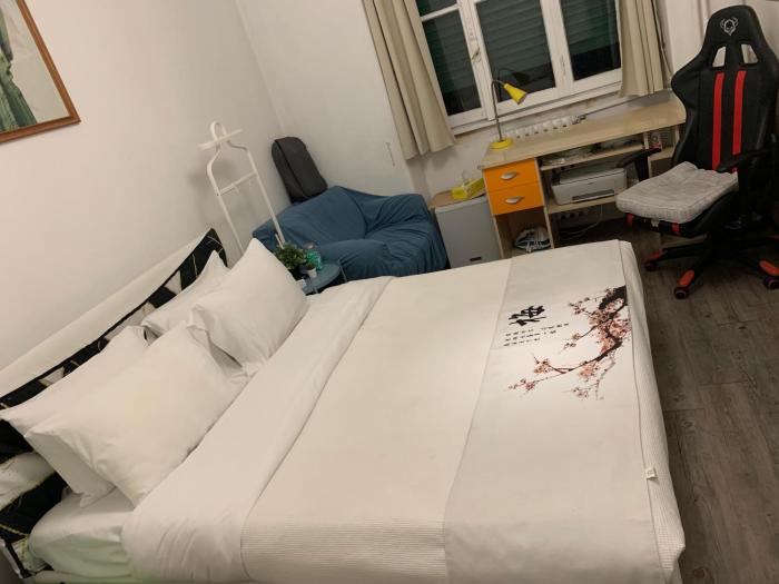Huawei Shared Home - Wellness- LGBT- 1 min Metro to Linate aeroport - Later Check-in After at 19 - no people do not respect the time - no people do not come back for sleep before midnight 24