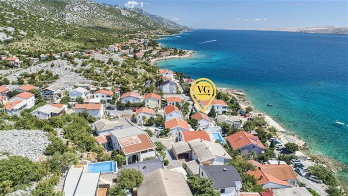 Villa Figs beachfront apartman 1 by Villas Guide