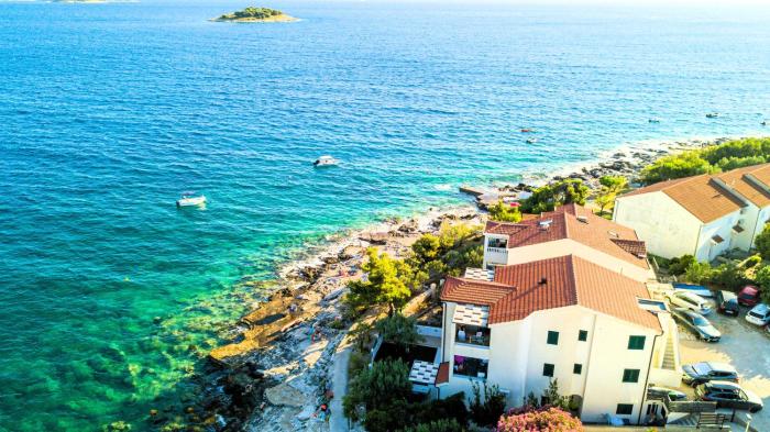 Seaside apartments Polić, Rogoznica