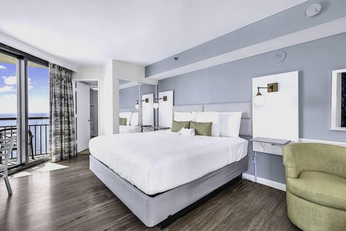 Wow-Fabulous Oceanfront 15th floor 2 Balconies!