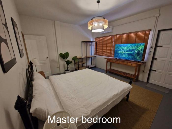 Cozy 2-Bedroom Apartment with Sofa Bed Central Khao Lak Near the Beach