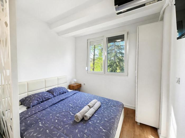 Modern Central Studio - 3 min walk to lake