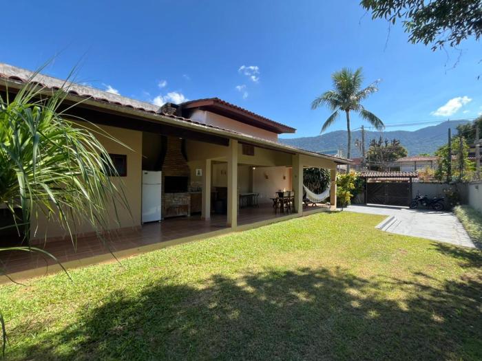 Casa a uma quadra da praia Maresias