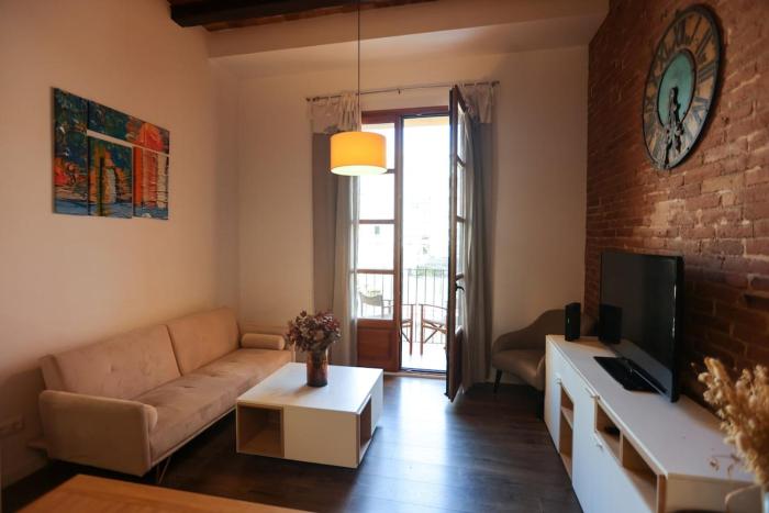 Bright and Spacious City Center Apartment