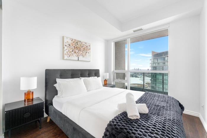 Elevate Living Queen Trio Suite - Downtown