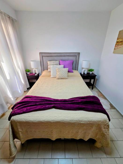 Casa Morada en Güemes, a metros del Patio Olmos