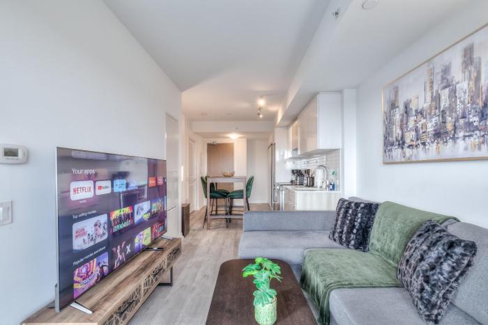 Chic 2BR Suite - Sleeps 6 - Prime Location!