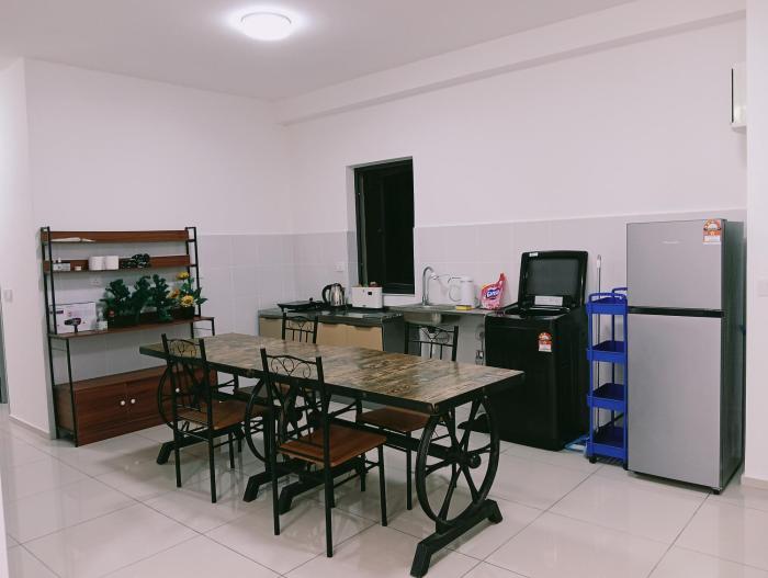 Homestay single room near MRT train airport