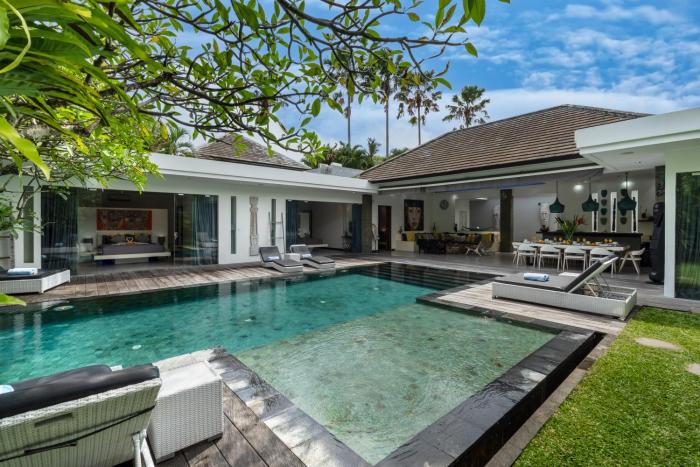 Villa Papiya - Luxurious 4BR Haven in Seminyak