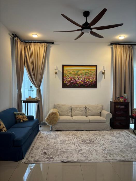 Lake access home in the city