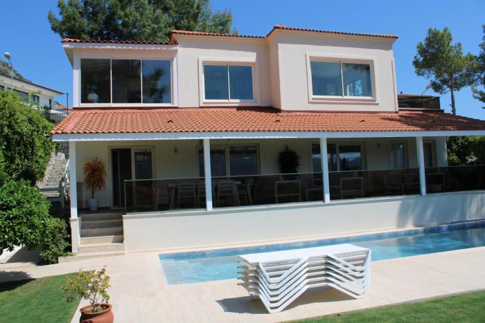 Villa with amazing sea and mountain views