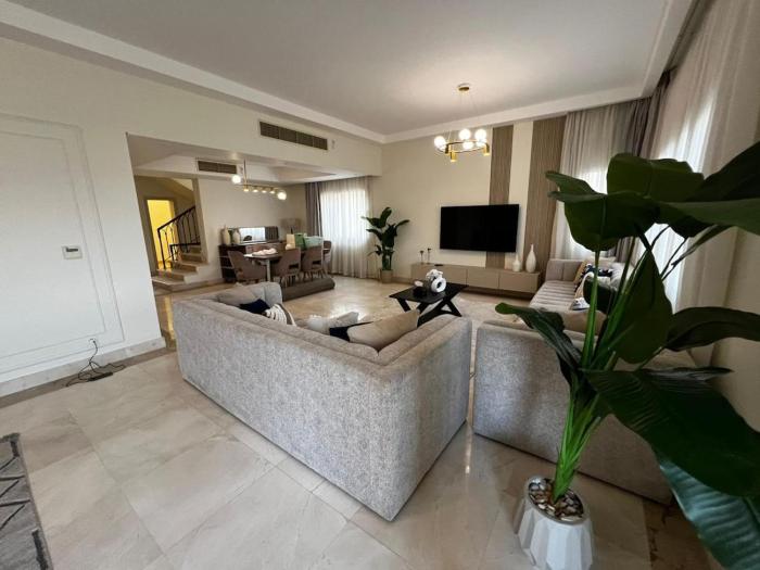Private Pool 5BR Villa at Celesta Hills with Golf Views