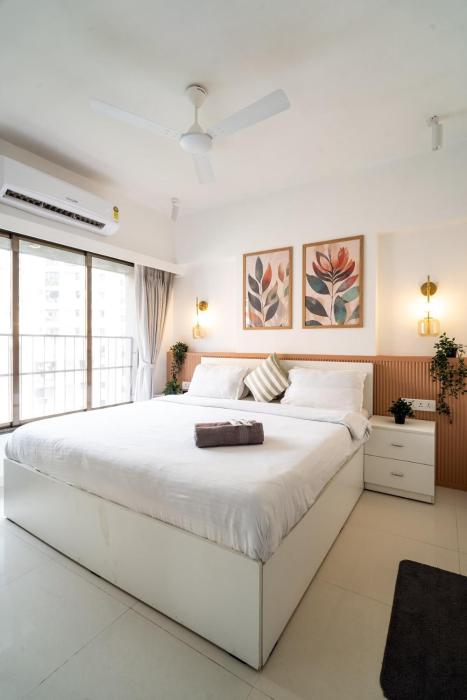 Evara 1BHK in Khar W by Square One Stays