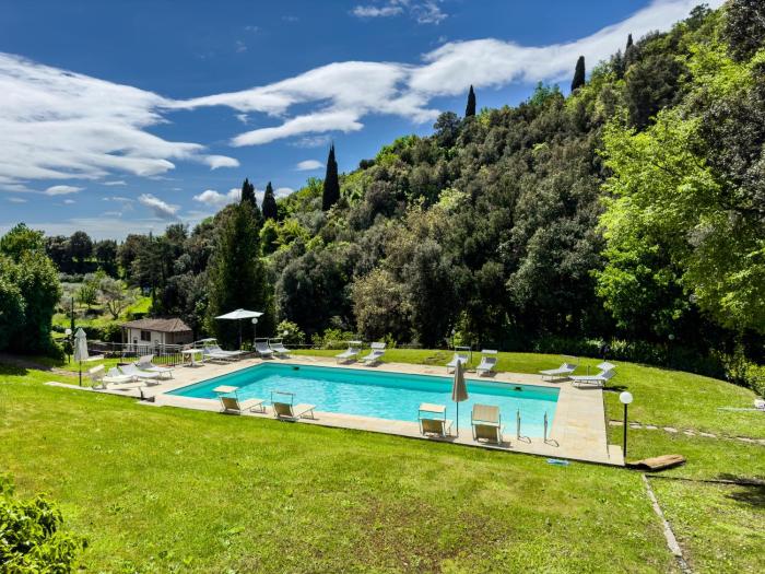 Exclusive Resort, Pool & Waterfall-Aqua