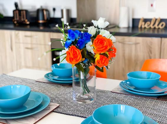 Homely & Stylish 2 Bedroom 6 Guests Parking Wi-Fi