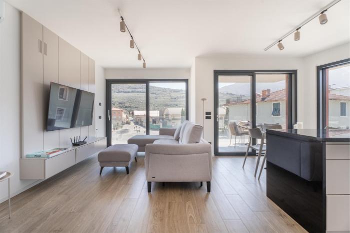 Casa Blue, sunny living