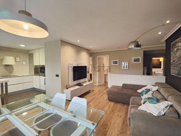 LUJO Centro Parking WIFI Maquina Arcade