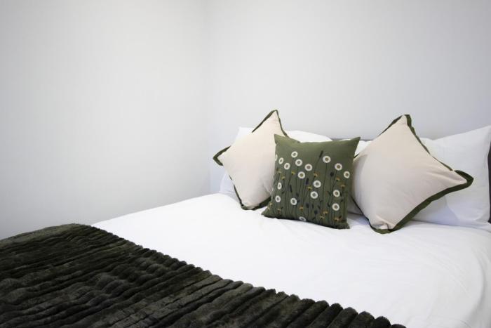 Luxury 4-Bed Terrace - 5 mins from Reading Station