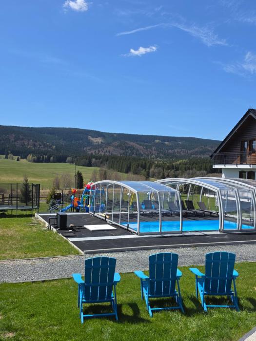Jagodowy Ski&Spa pensjonat z widokiem na góry,podgrzewany basen zewnętrzny latem,bilard,świetne Wi-Fi,Restauracja,balia,sauna na miejscu