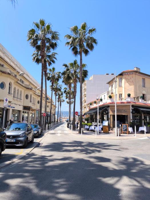 SELI 2 pièces Classé 52 M2 terrasse 20m2 Plages Piscine Antibes Juan Parking