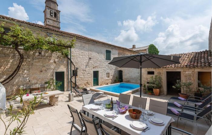 Lovely Home In Svetvincenat