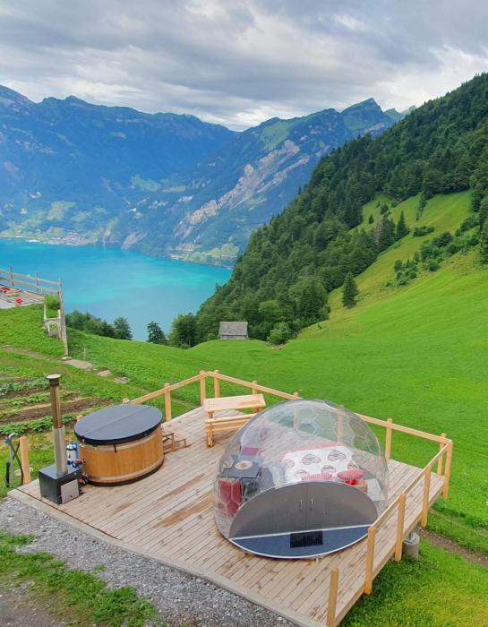 Glasiglu Furgelen mit Hot Tub