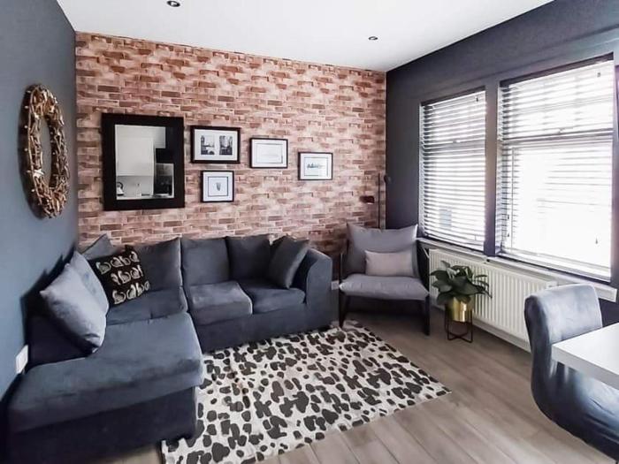Modern Apartment - Sleeps 4 - Centrally located