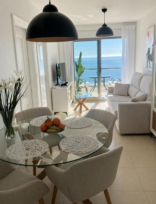 Apartment LOS LOCOS with a sea view by the beach