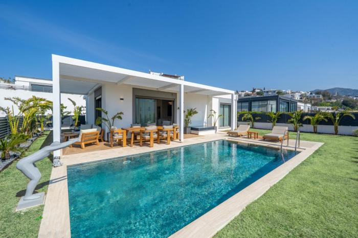 MAVIIE Luxusvilla mit Pool & Meerblick in Yalıkavak Geris