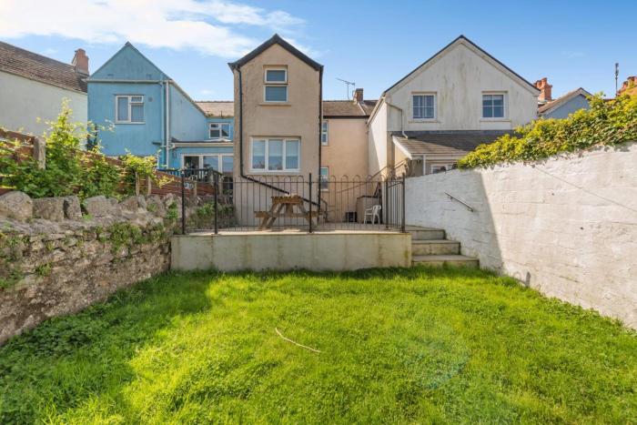 3 Bed in Tenby oc-86574
