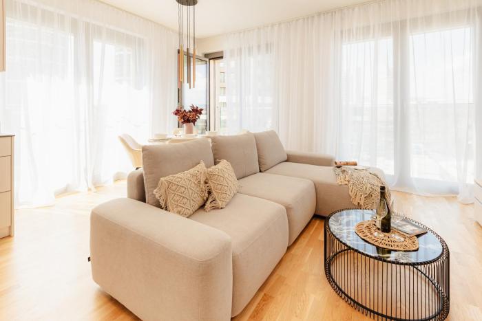 BNB Metropolis Apartment with Garage Parking