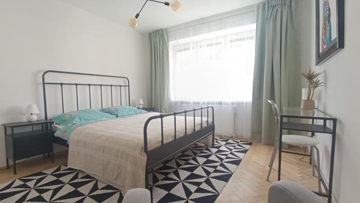 Modern Flat Near Centre & Hospital - Free Parking