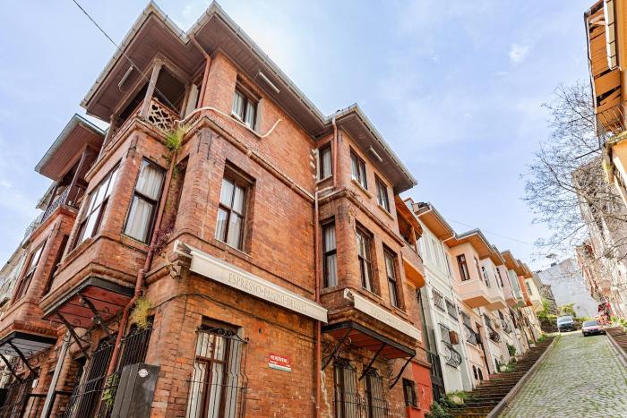 Iconic 5-Bedroom Historic Mansion