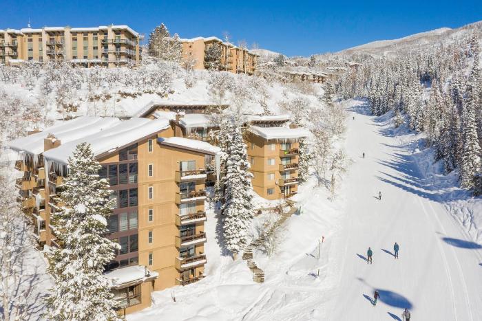 SE076 - Storm Meadows East Slopeside