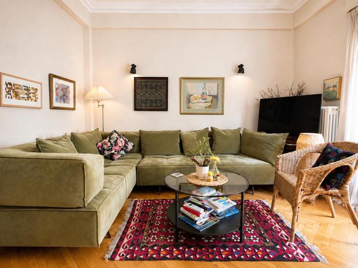 Authentic Artistic Home St George Square