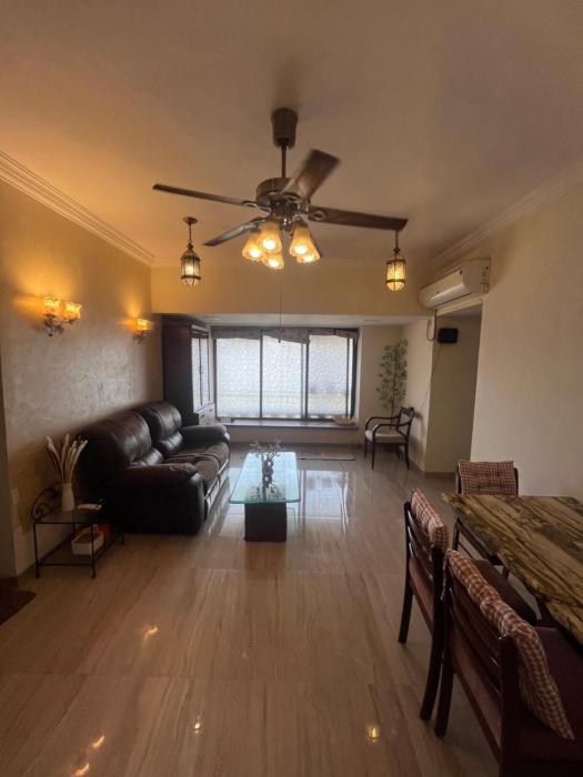 Cozy private Room in shared apt of Royal Palms