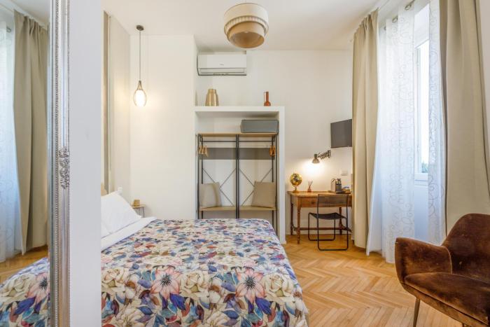 PARMA EXPRESS Travellers Lodging front Station FS covered PARKING